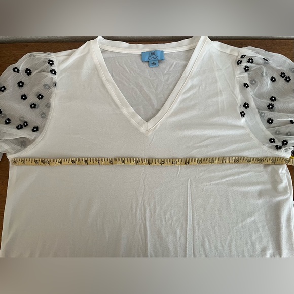 NWT CeCe White Blouse with Black Embroidered Floral Sheer Sleeves - Picture 8 of 9